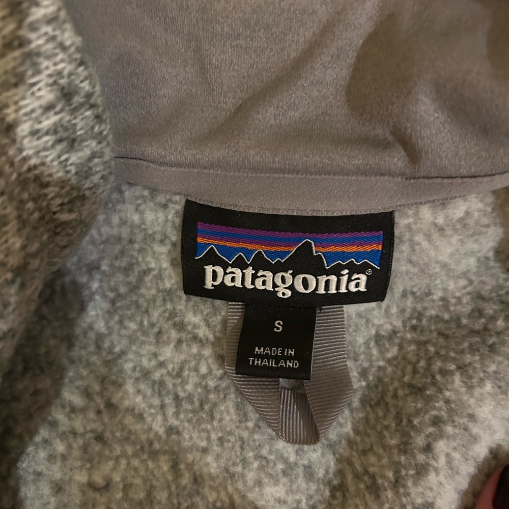Patagonia Heathered Gray Fleece Pullover 1/4 zip - Picture 4 of 5